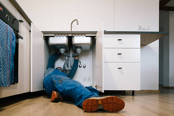 Professional Plumbing technician working in Plantersville, MS